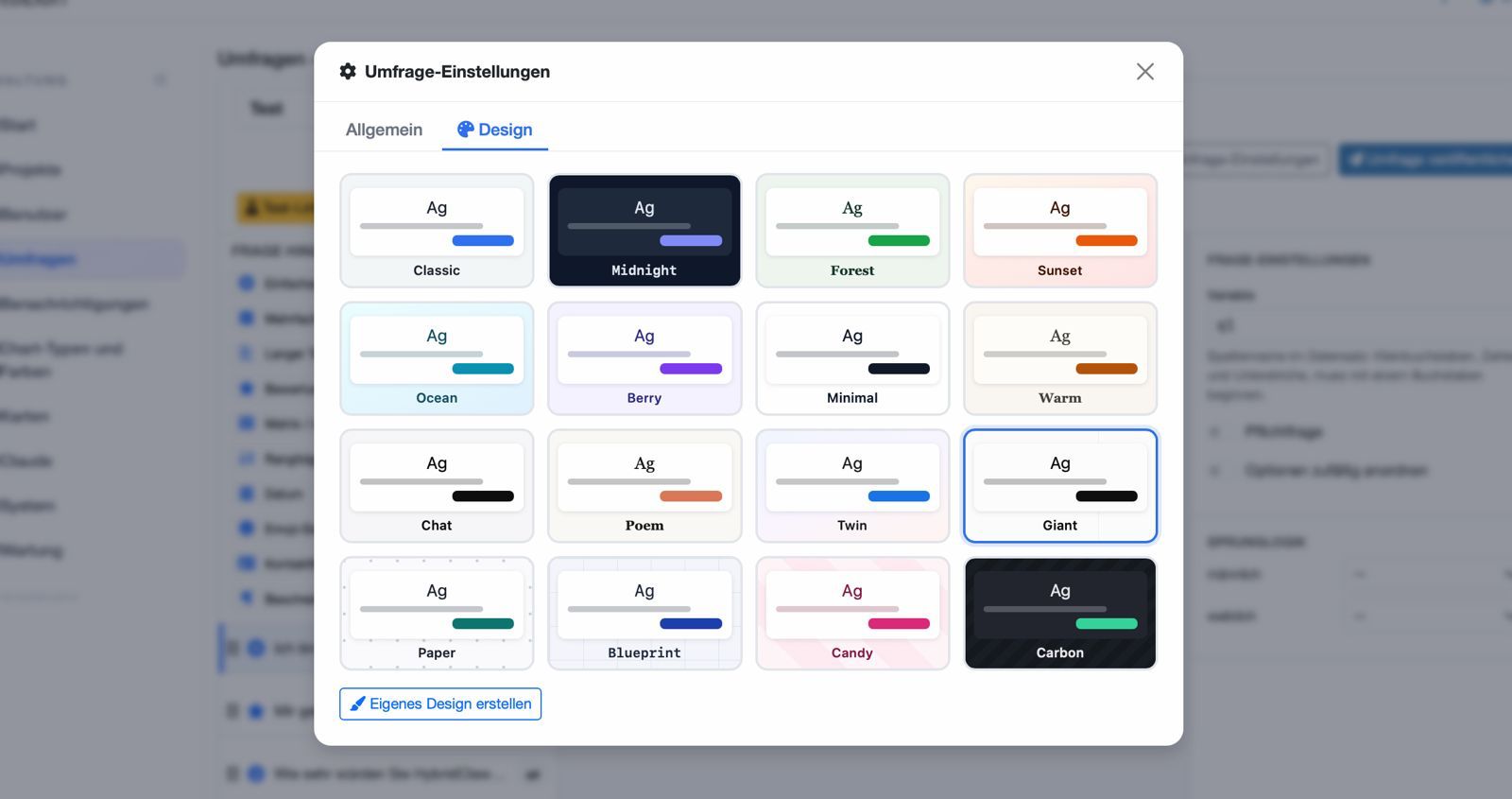 DataLion-Design-Auswahl mit Themes wie Classic, Midnight, Forest, Ocean und Berry sowie der Option, ein eigenes Design zu erstellen